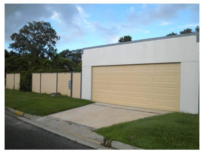4 Iando Street, Coombabah QLD 4216