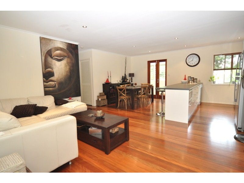 11 Ashgrove Avenue, Runaway Bay QLD 4216