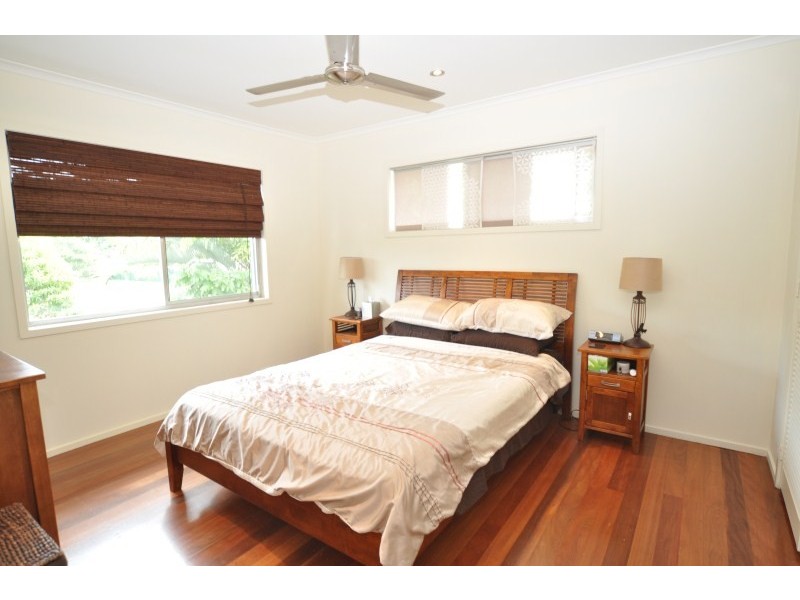 11 Ashgrove Avenue, Runaway Bay QLD 4216