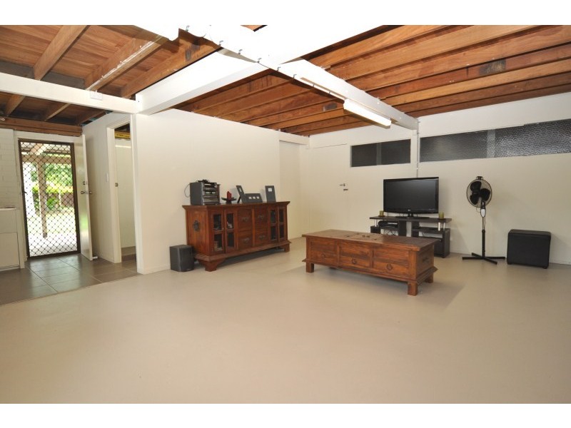 11 Ashgrove Avenue, Runaway Bay QLD 4216