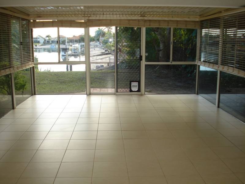 5 Bass Place, Paradise Point QLD 4216