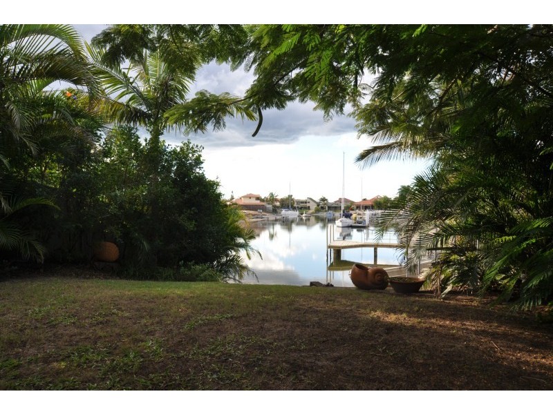 5 Bass Place, Paradise Point QLD 4216