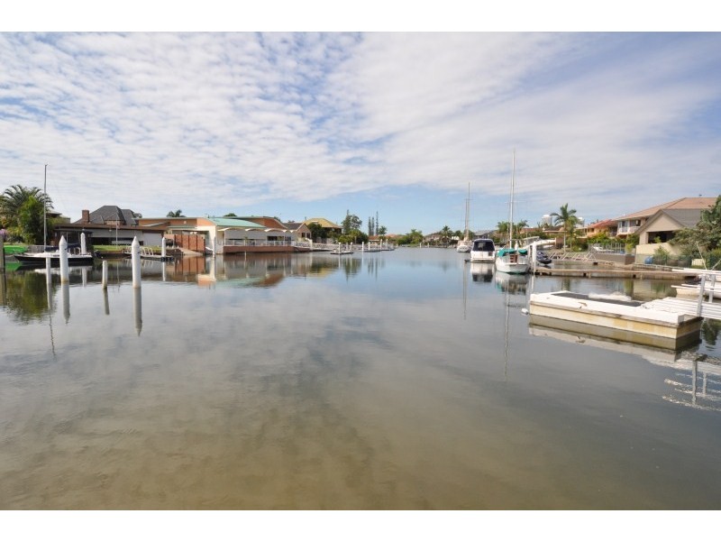 30 Runaway Bay Avenue, Runaway Bay QLD 4216