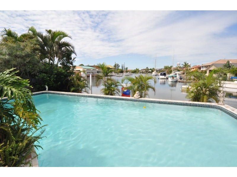 30 Runaway Bay Avenue, Runaway Bay QLD 4216