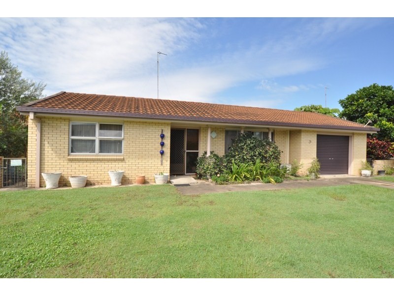 30 Runaway Bay Avenue, Runaway Bay QLD 4216