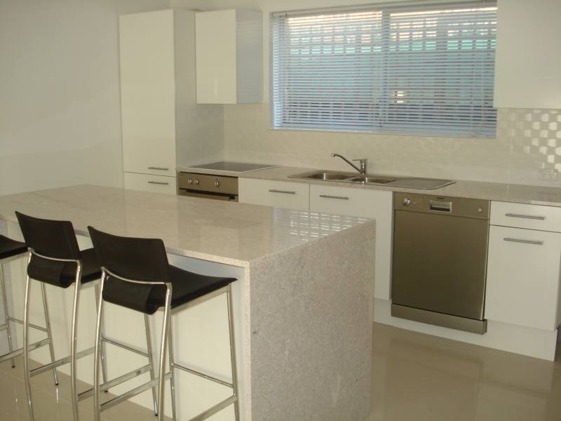 2/83 Bayview Street, Runaway Bay QLD 4216