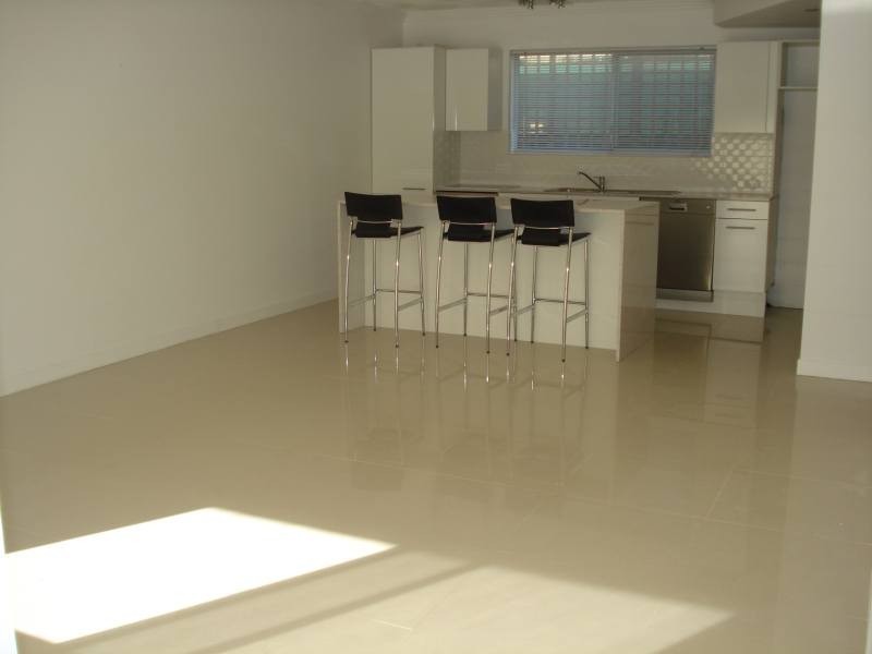 2/83 Bayview Street, Runaway Bay QLD 4216