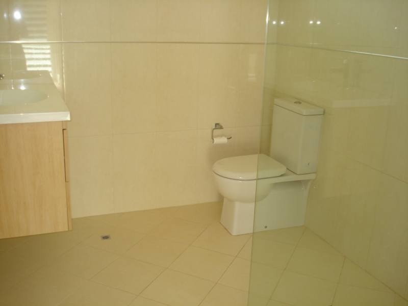 2/83 Bayview Street, Runaway Bay QLD 4216