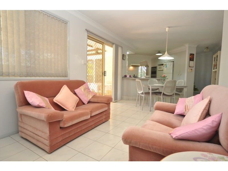 5 Chiffley Place, Arundel QLD 4214