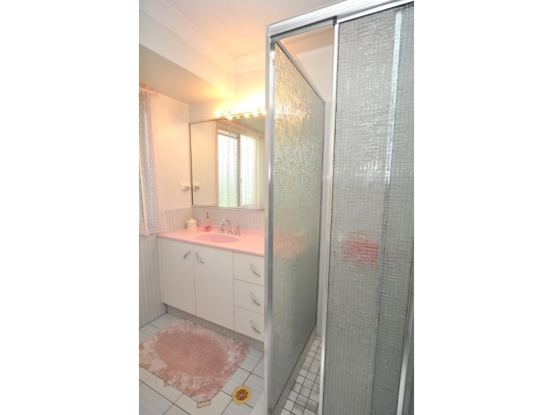 5 Chiffley Place, Arundel QLD 4214