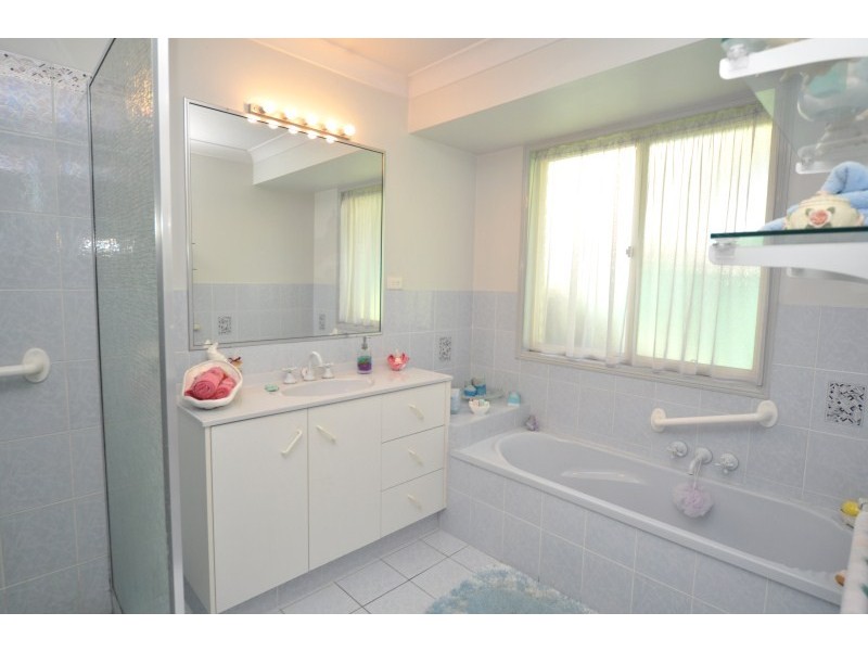 5 Chiffley Place, Arundel QLD 4214