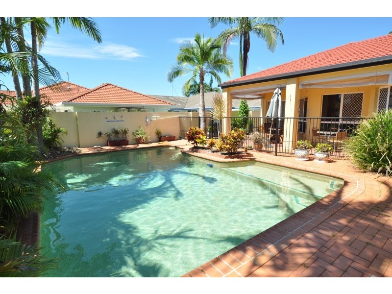 24 Christa Way, Benowa Waters QLD 4217