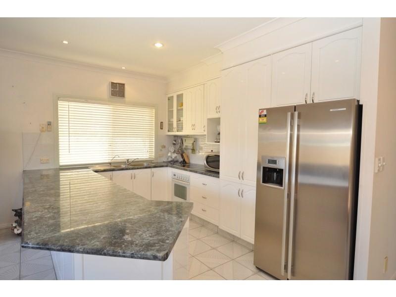 24 Christa Way, Benowa Waters QLD 4217