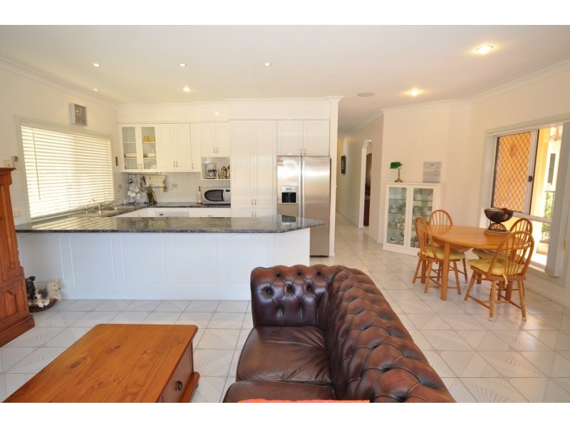 24 Christa Way, Benowa Waters QLD 4217