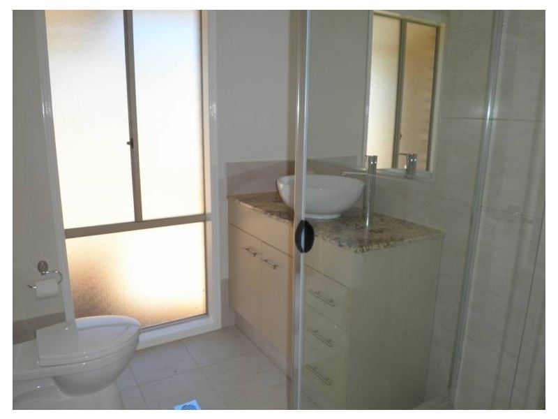 8 Hadrian Crescent, Pacific Pines QLD 4211