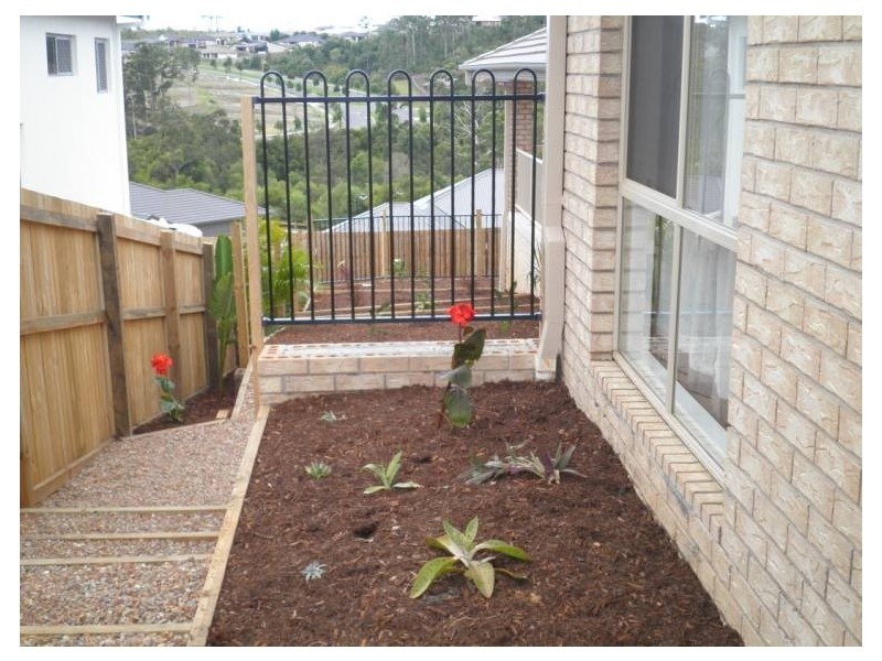 8 Hadrian Crescent, Pacific Pines QLD 4211