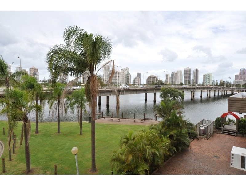 16/2 Barney Street, Southport QLD 4215