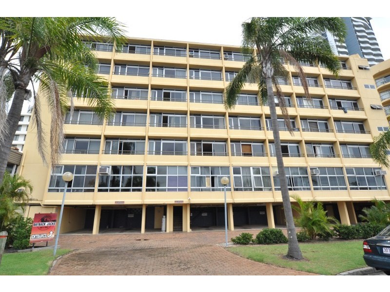 16/2 Barney Street, Southport QLD 4215