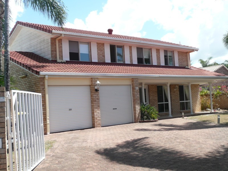 19 Longboat Place, Biggera Waters QLD 4216