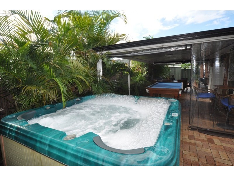 292 Oxley Drive, Coombabah QLD 4216