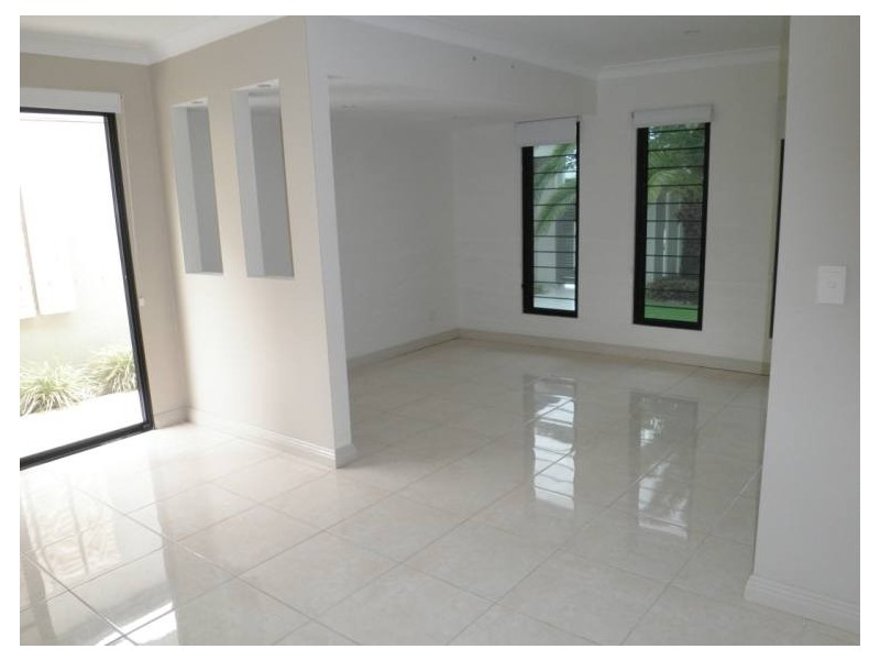 8 Marco Polo Place, Hollywell QLD 4216