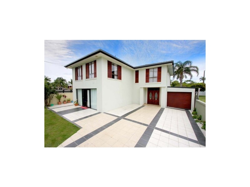 316 Bayview Street, Hollywell QLD 4216