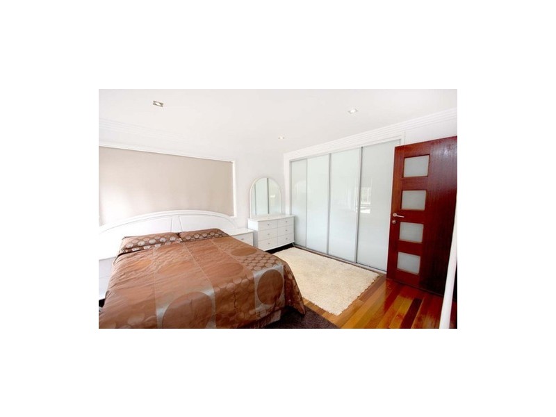316 Bayview Street, Hollywell QLD 4216