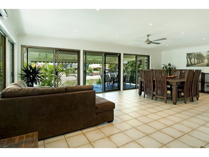 9 Nautilus Place, Biggera Waters QLD 4216