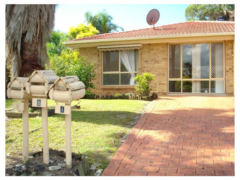 2/5 Jupiter Close, Labrador QLD 4215