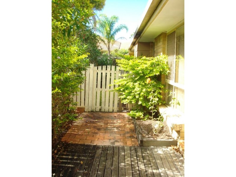 2/5 Jupiter Close, Labrador QLD 4215