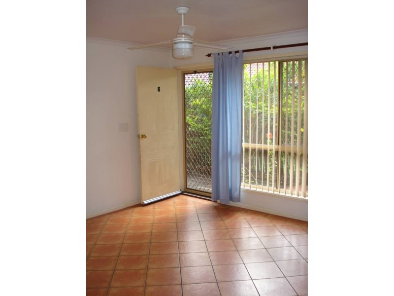 2/5 Jupiter Close, Labrador QLD 4215