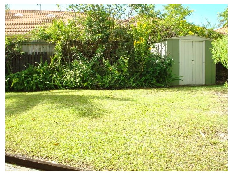 2/5 Jupiter Close, Labrador QLD 4215