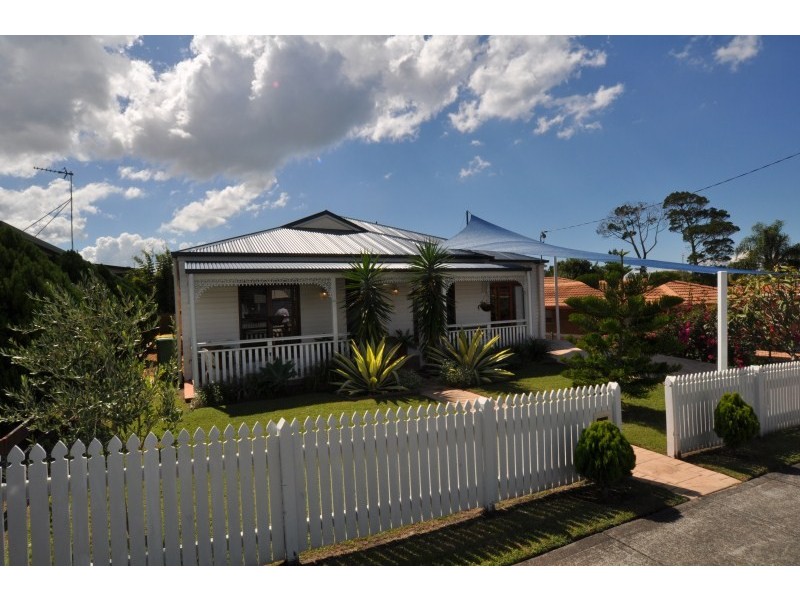 17 Swallow Avenue, Paradise Point QLD 4216