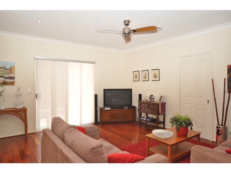 17 Swallow Avenue, Paradise Point QLD 4216