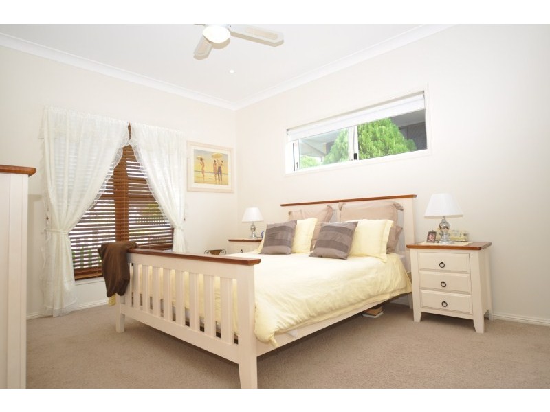 17 Swallow Avenue, Paradise Point QLD 4216