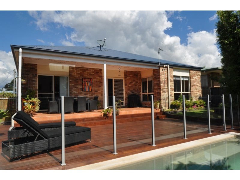 17 Swallow Avenue, Paradise Point QLD 4216