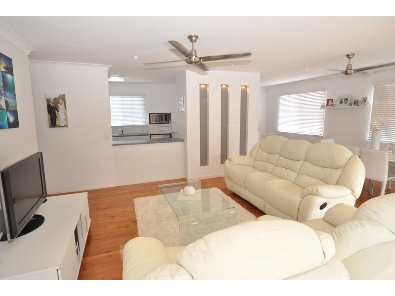 36 Stradbroke Street, Biggera Waters QLD 4216