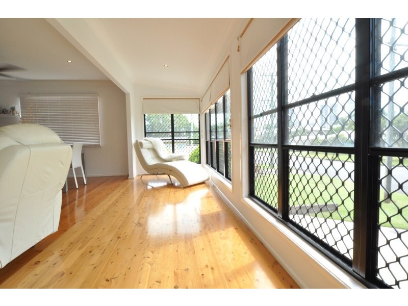 36 Stradbroke Street, Biggera Waters QLD 4216