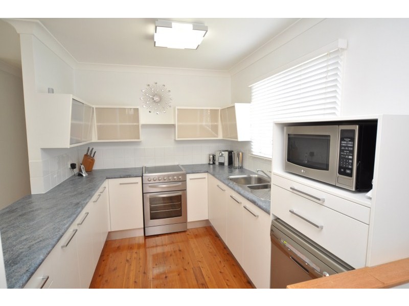 36 Stradbroke Street, Biggera Waters QLD 4216