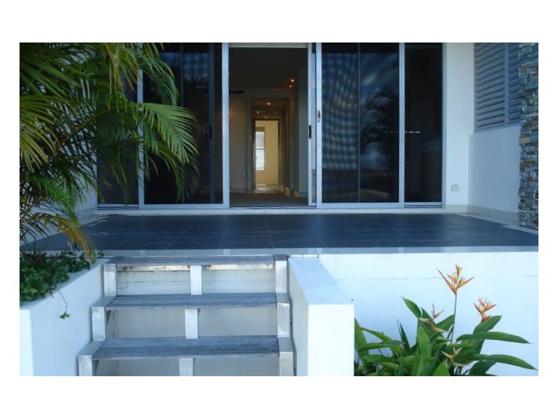 2/27 Madang Crescent, Runaway Bay QLD 4216