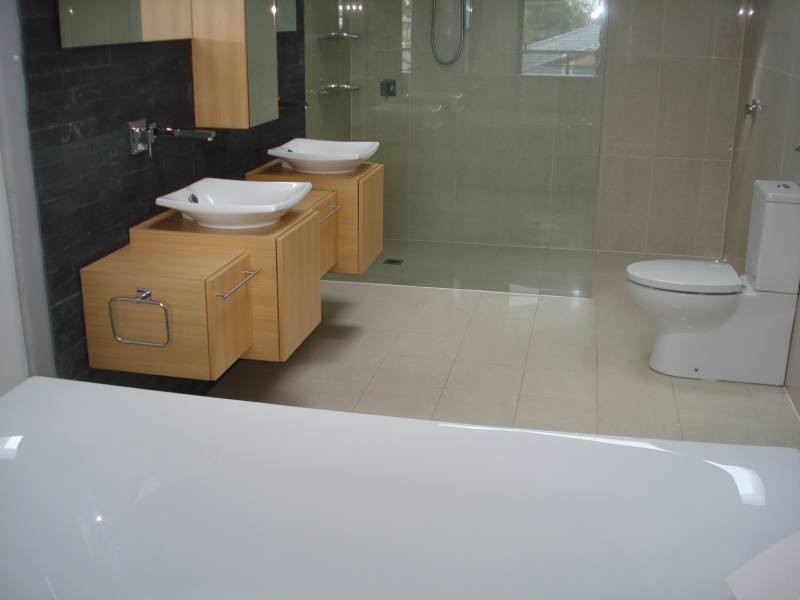10B Rouen Avenue, Paradise Point QLD 4216