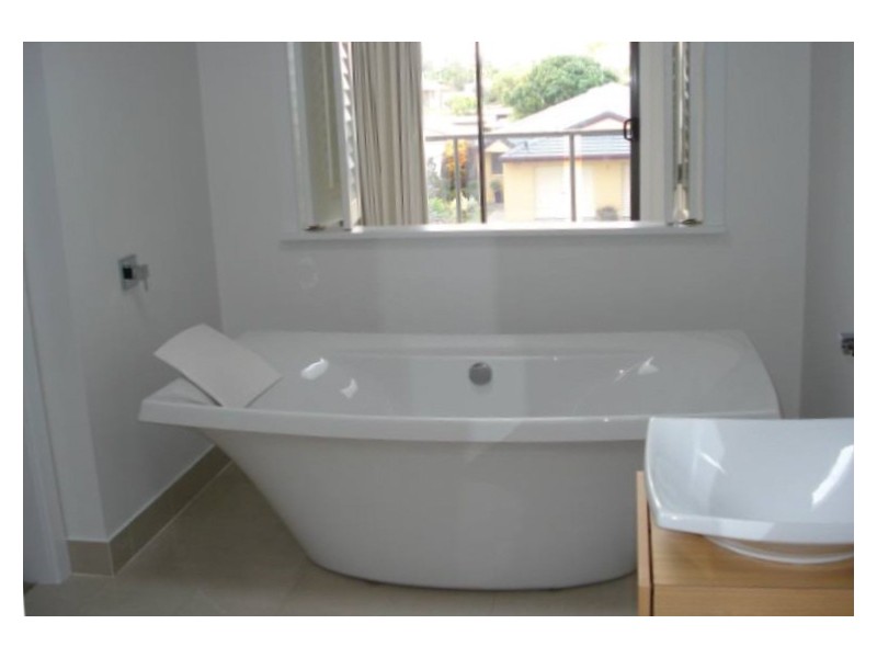 10B Rouen Avenue, Paradise Point QLD 4216