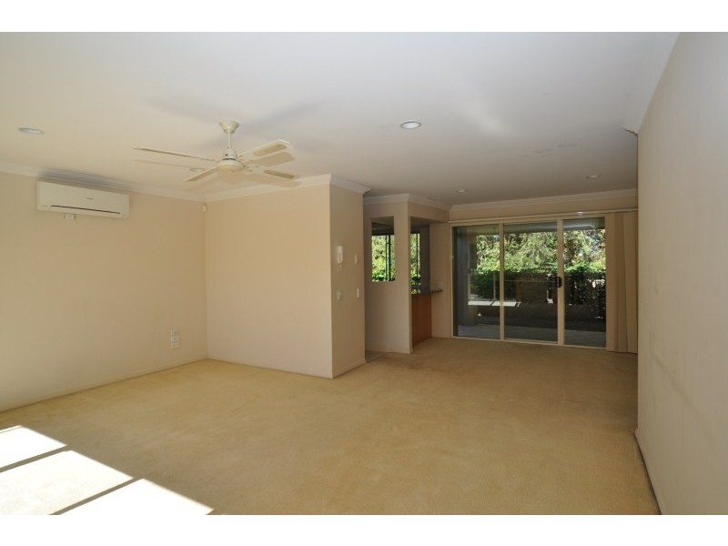 2/433 Brisbane Road, Coombabah QLD 4216