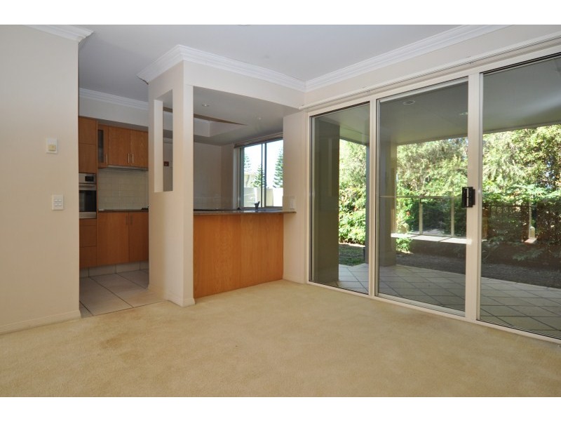 2/433 Brisbane Road, Coombabah QLD 4216