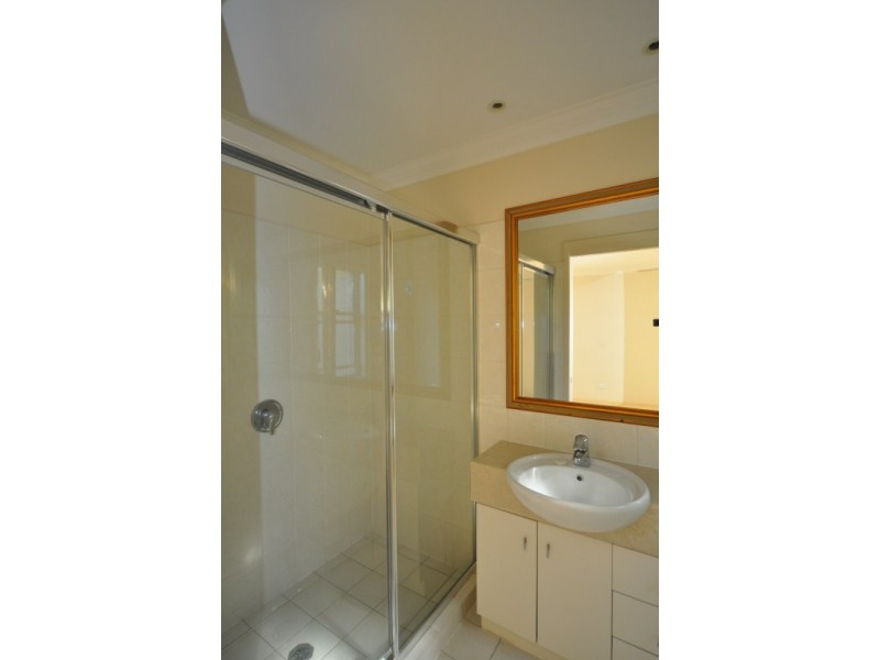 2/433 Brisbane Road, Coombabah QLD 4216