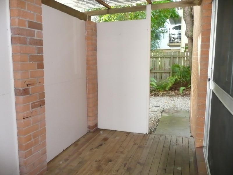 2/9 Taylor Street, Biggera Waters QLD 4216