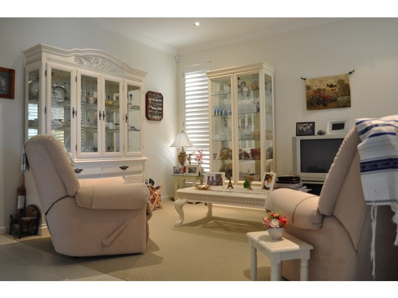 10 Chip In Place, Helensvale QLD 4212