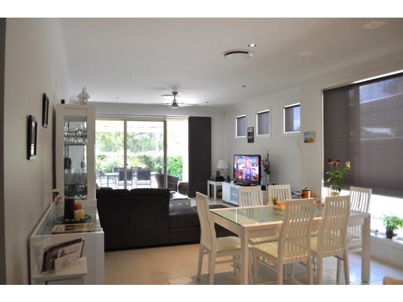 10 Chip In Place, Helensvale QLD 4212