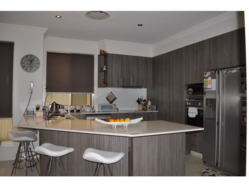 10 Chip In Place, Helensvale QLD 4212