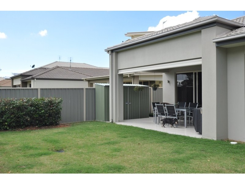 10 Chip In Place, Helensvale QLD 4212